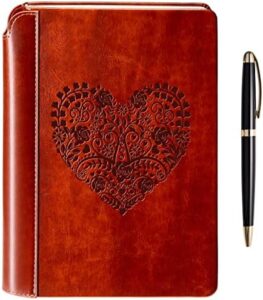 Read more about the article SETTINI Heart Journal Gift Set in Gift Box – Hardcover Vegan Leather, Unique Pen Holder, Lined, 192 Pages, 6″ x 8.5″ – Includes Pen – Xmas Gift for Writing and Travel